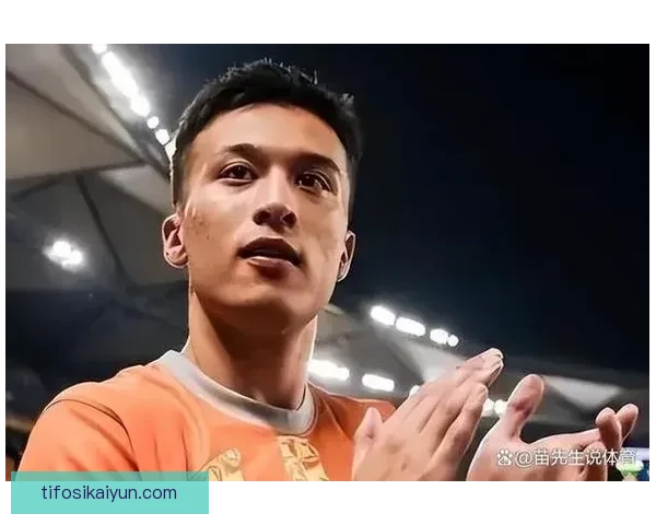 足球新星特写：年轻球员表现稳健，备受各界关注