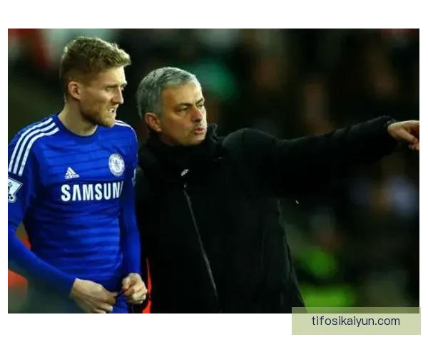 奥斯梅恩早期转会历程回顾，展现其职业生涯的重要节点与发展趋势